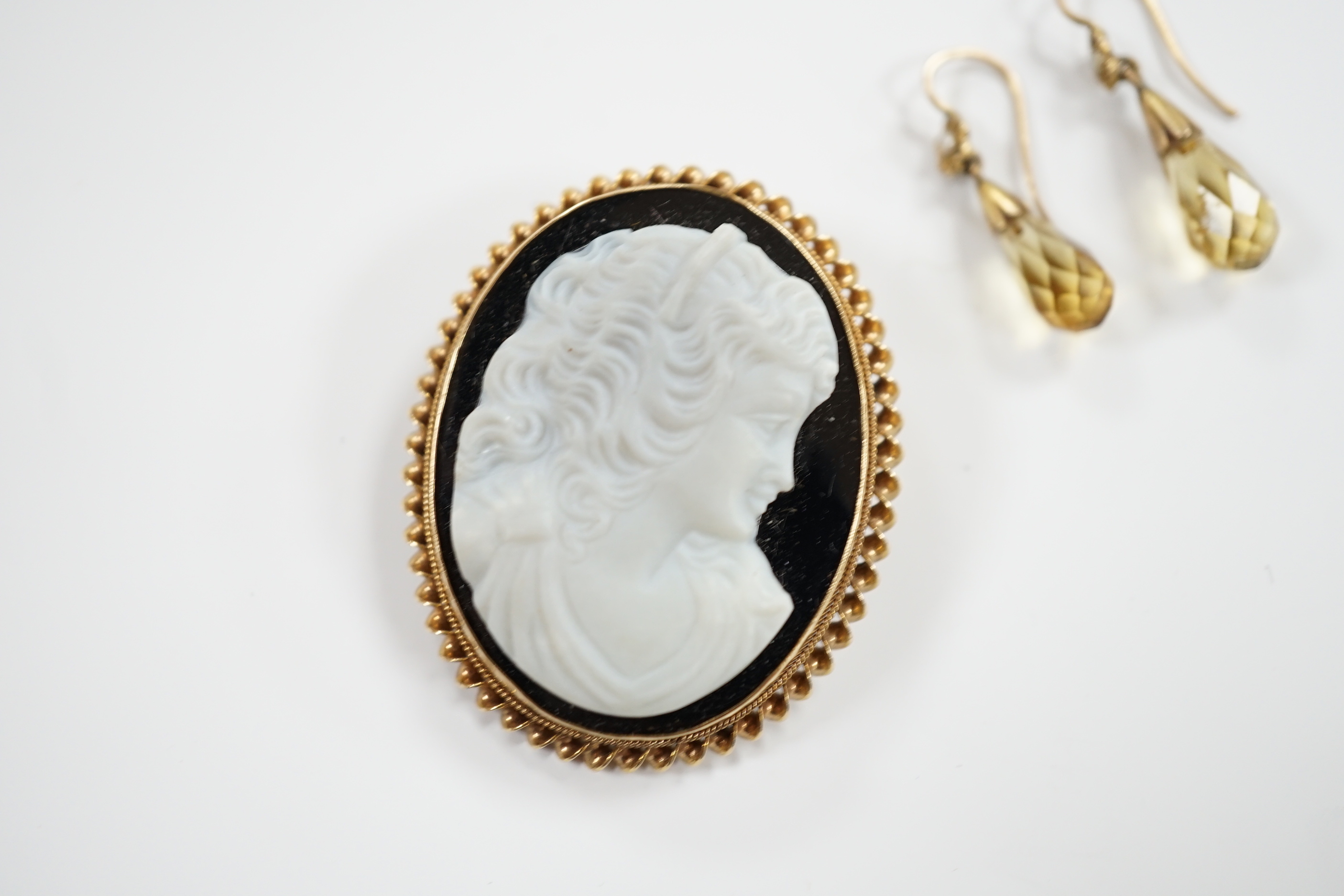 A modern 9ct gold mounted sardonyx? cameo set pendant brooch, 39mm and a pair of gem set drop earrings.